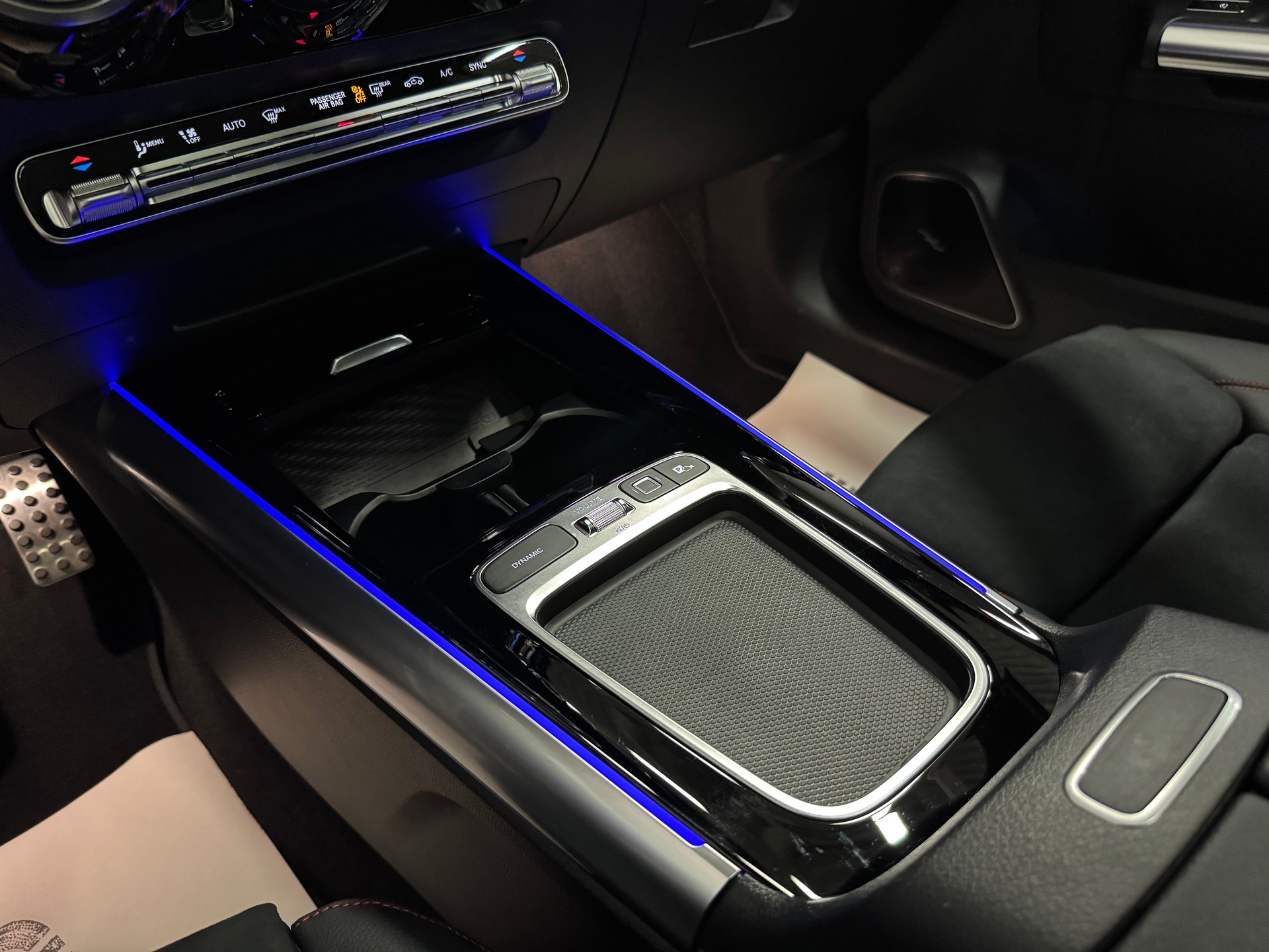 MERCEDES-BENZ GLA 200 7G-DCT AMG LINE-image-27