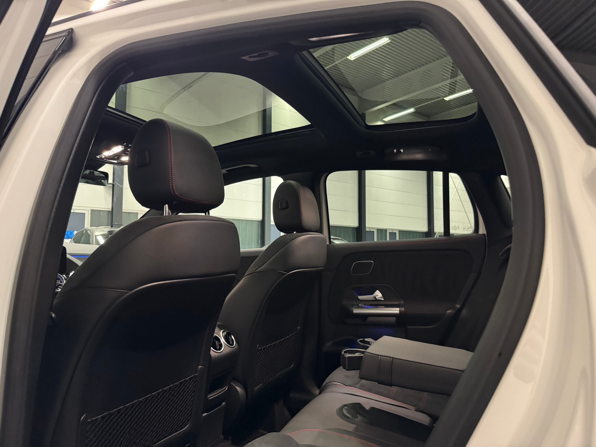MERCEDES-BENZ GLA 200 7G-DCT AMG LINE-image-21