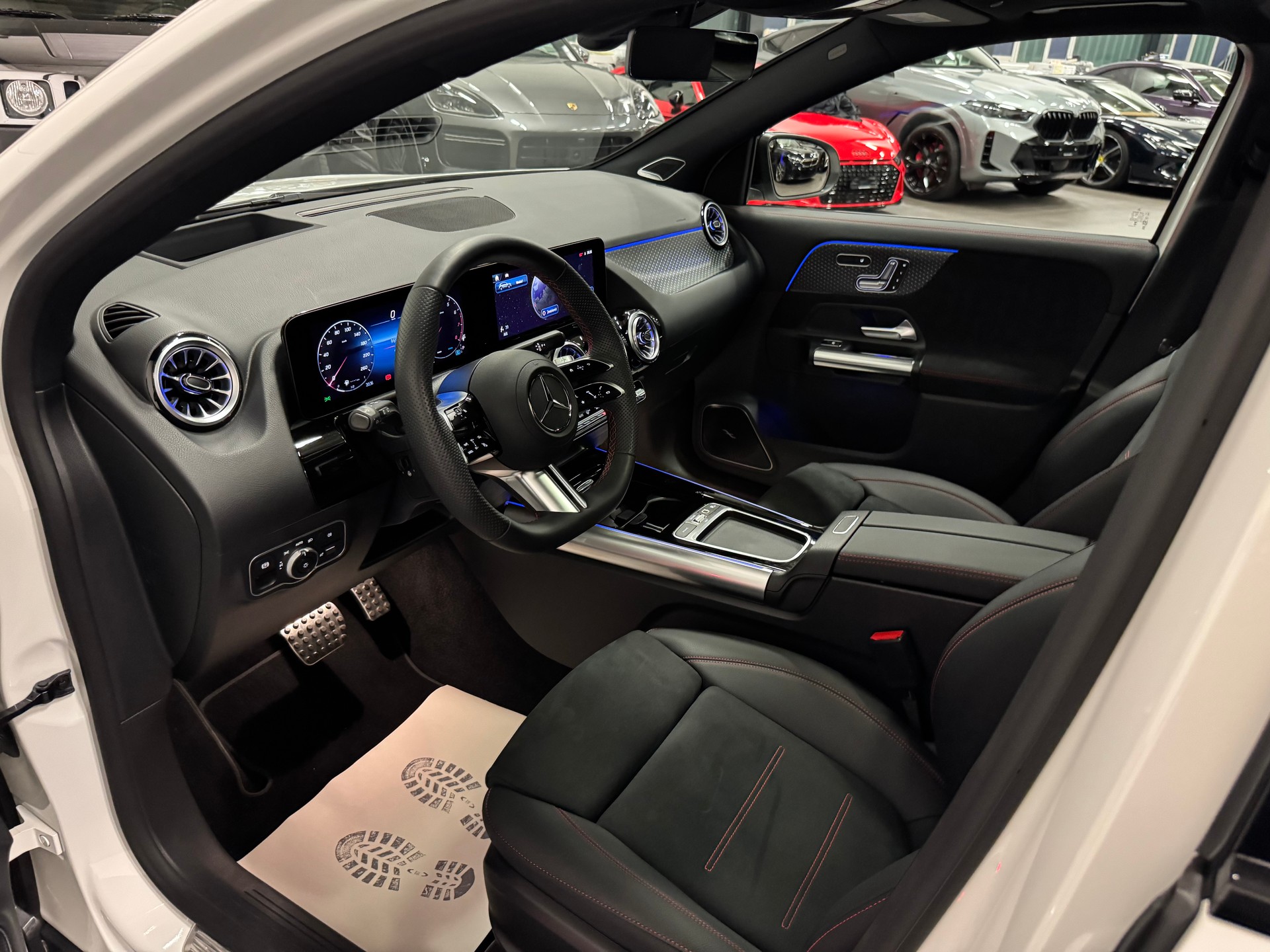 MERCEDES-BENZ GLA 200 7G-DCT AMG LINE-image-16