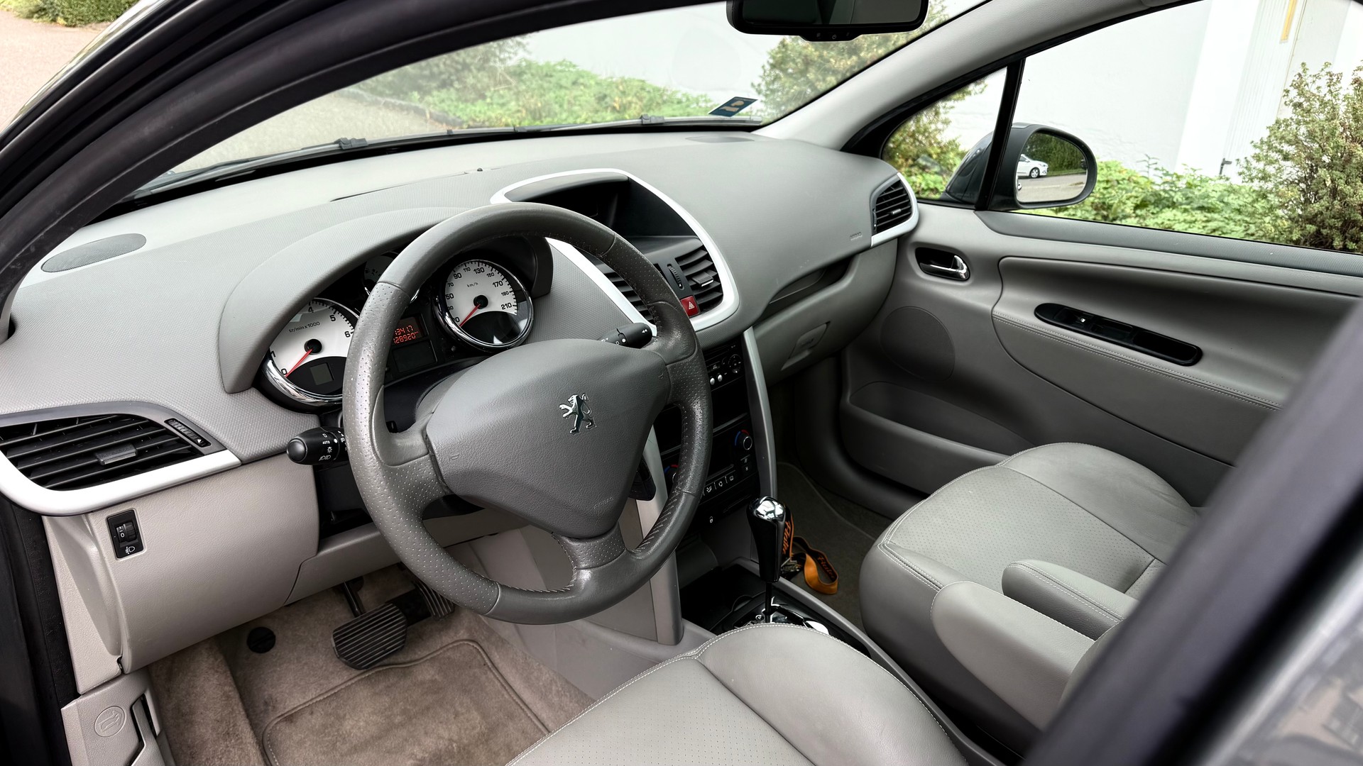 PEUGEOT 207 SW 1.6 16V Sport Automatic-image-9