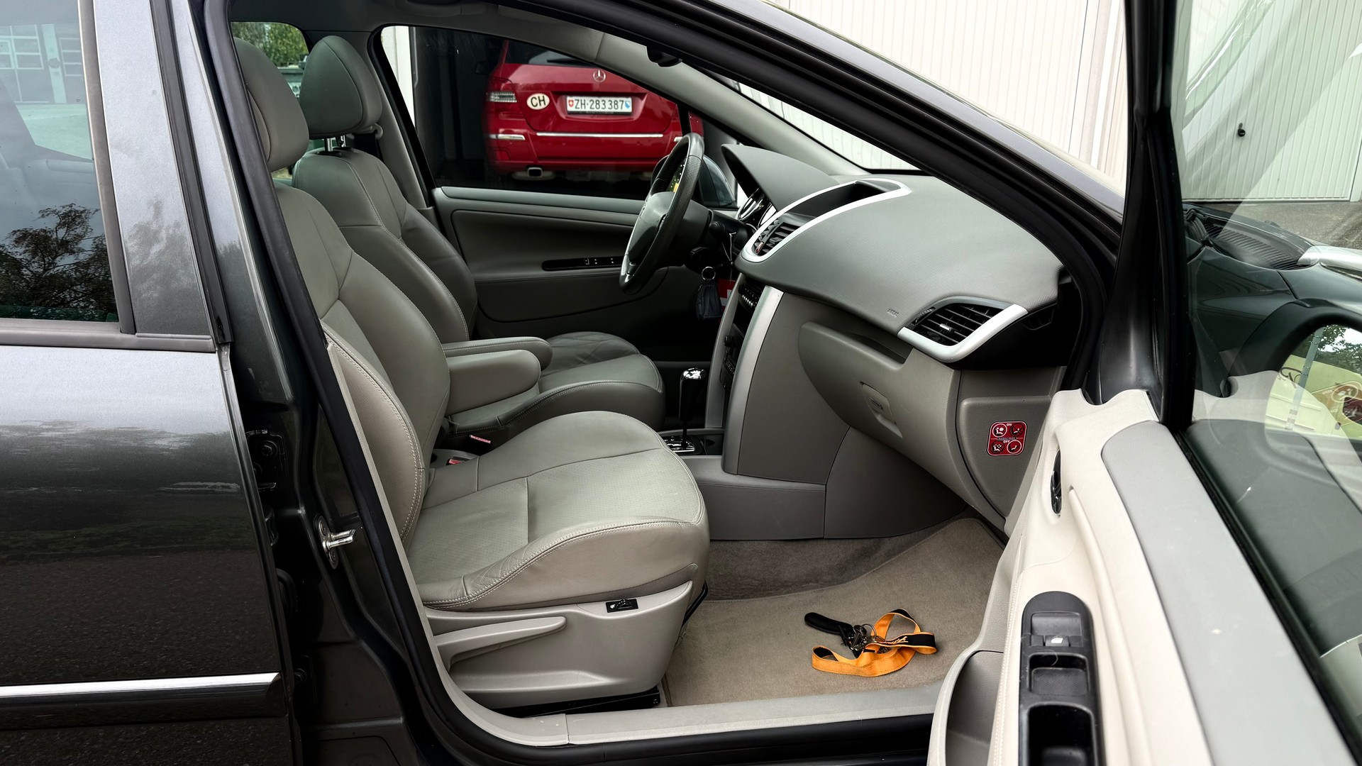 PEUGEOT 207 SW 1.6 16V Sport Automatic-image-11