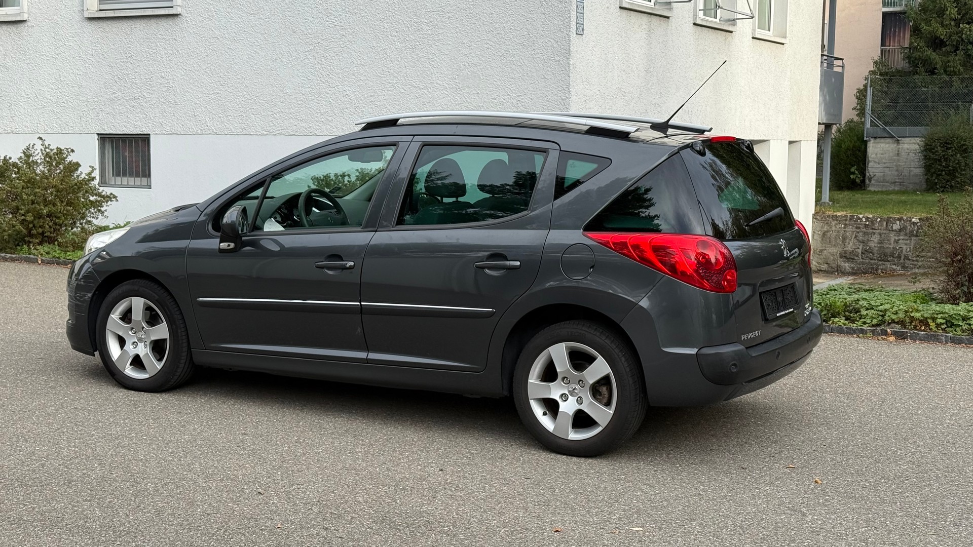 PEUGEOT 207 SW 1.6 16V Sport Automatic-image-7