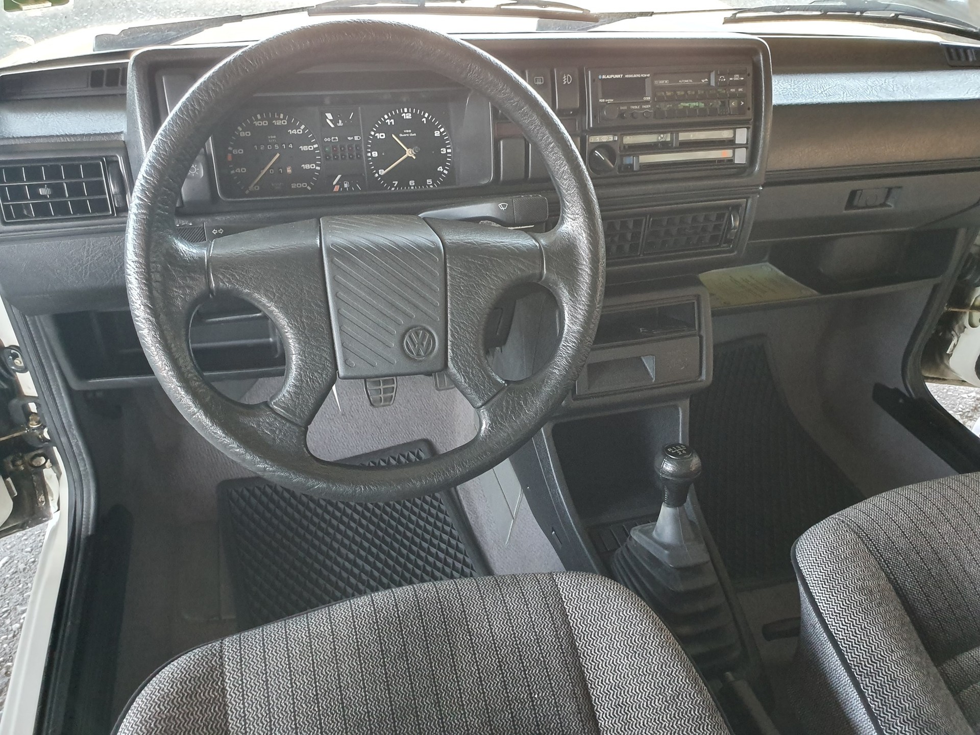 VW Golf 1600 CL Swiss Champ.-image-9