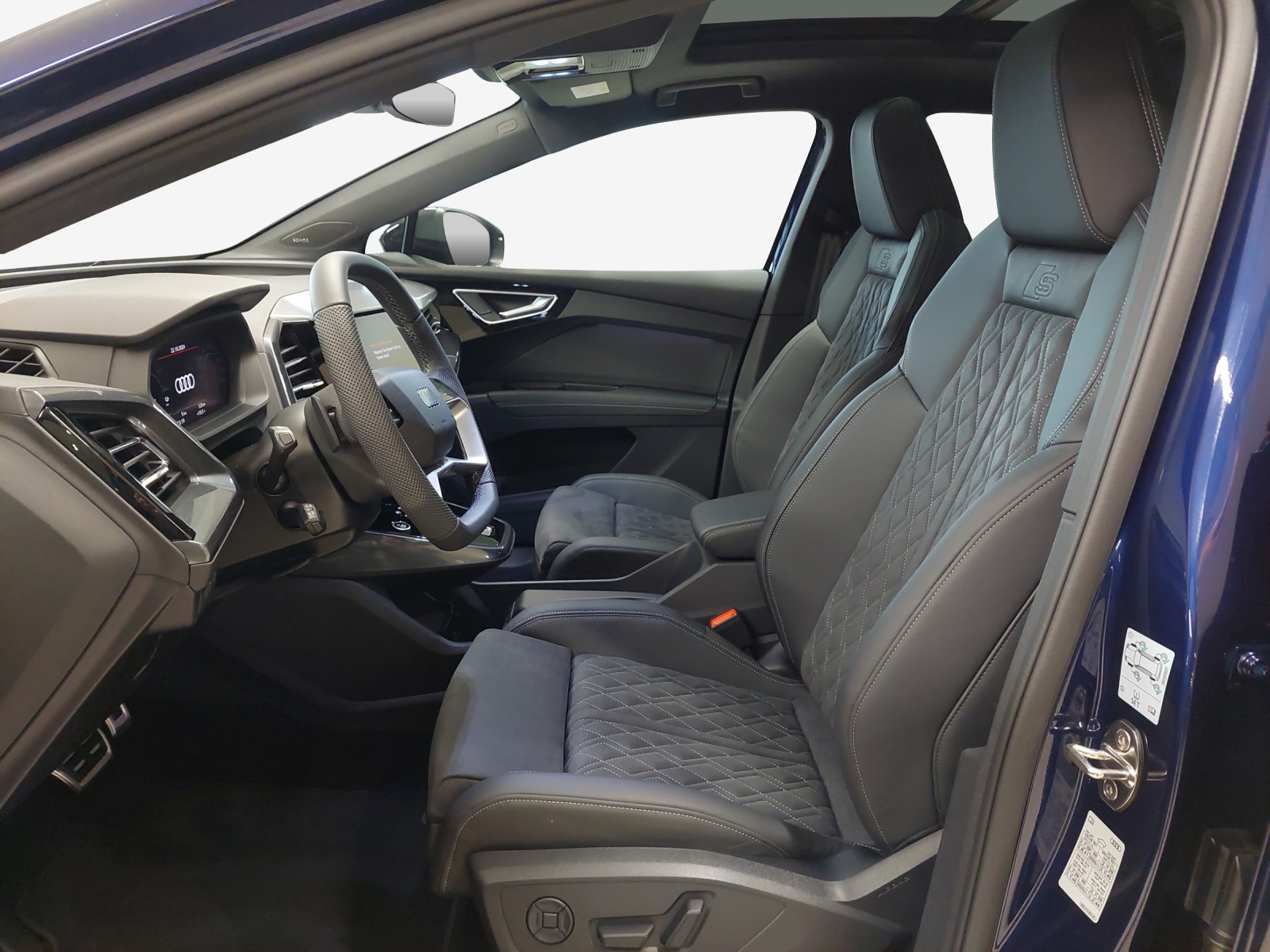 AUDI Q4 e-tron 55 quattro-image-8