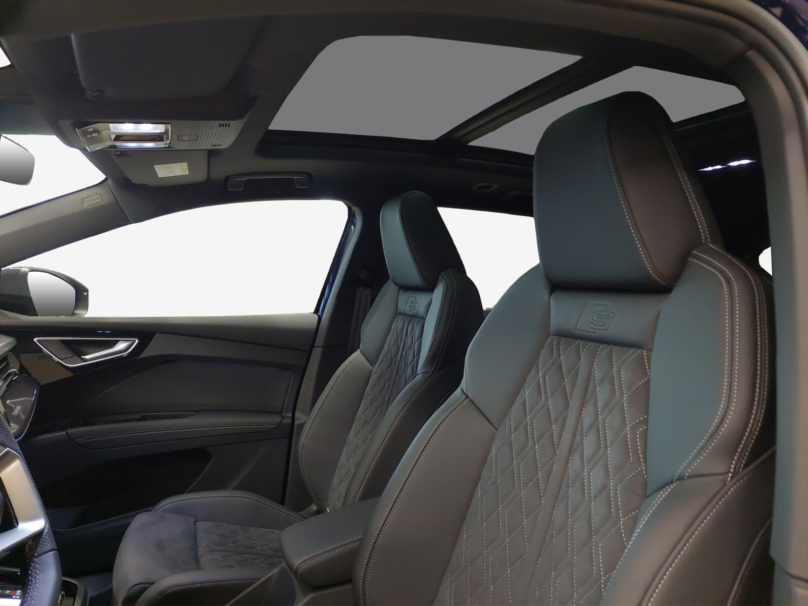 AUDI Q4 e-tron 55 quattro-image-15