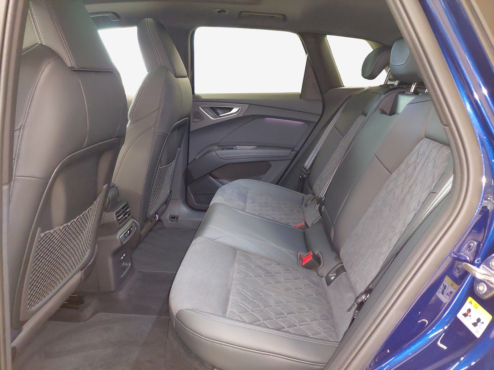 AUDI Q4 e-tron 55 quattro-image-12