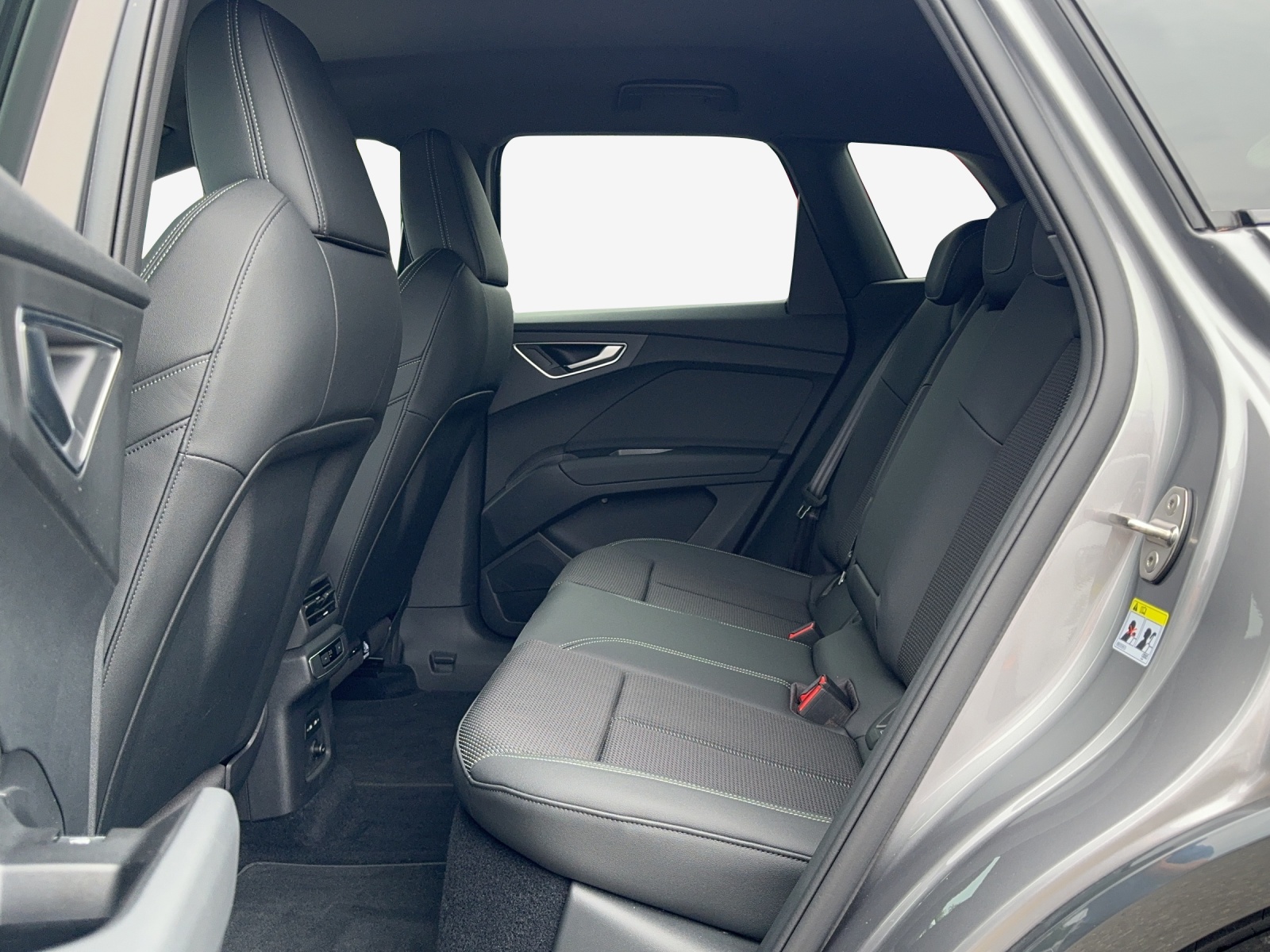 AUDI Q4 e-tron 45 quattro-image-9