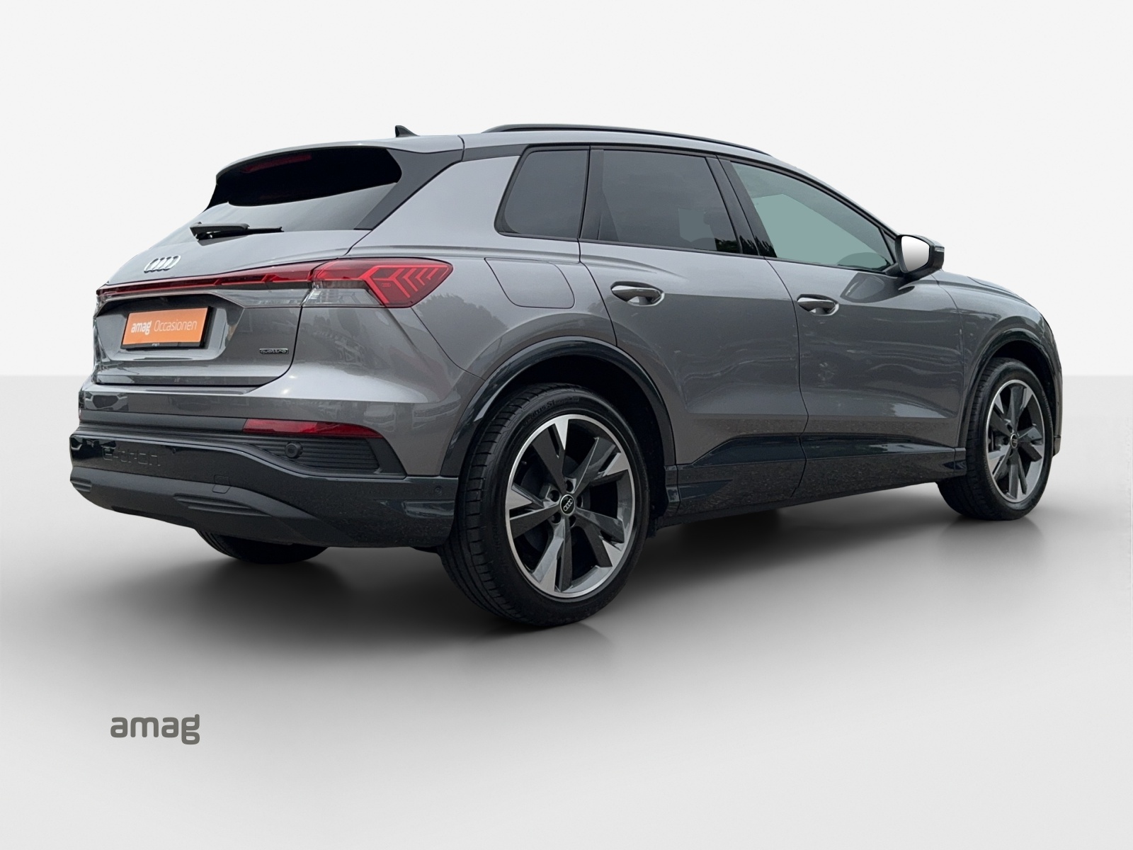 AUDI Q4 e-tron 45 quattro-image-4
