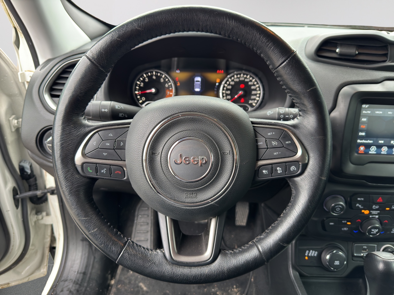 JEEP Renegade 1.4 Turbo Freedom AWD-image-10