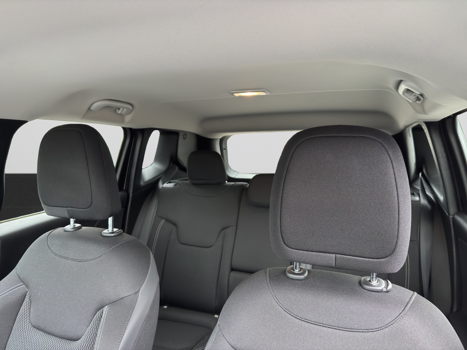 JEEP Renegade 1.4 Turbo Freedom AWD-image-13