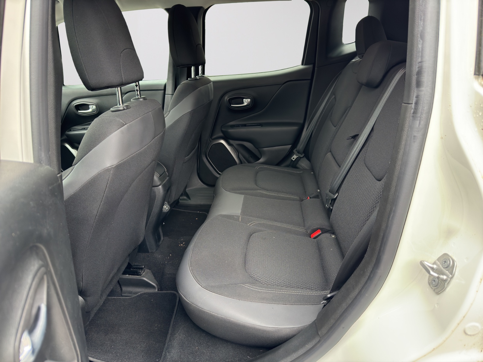 JEEP Renegade 1.4 Turbo Freedom AWD-image-11