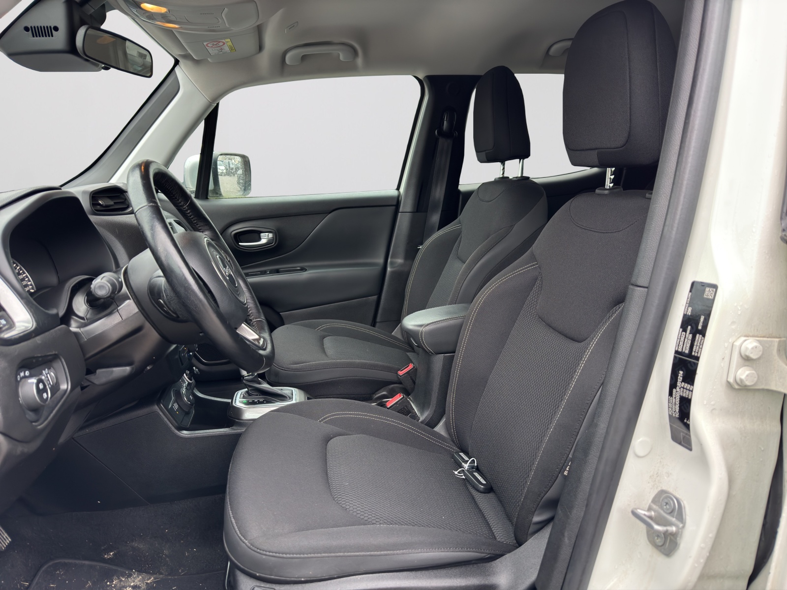 JEEP Renegade 1.4 Turbo Freedom AWD-image-9