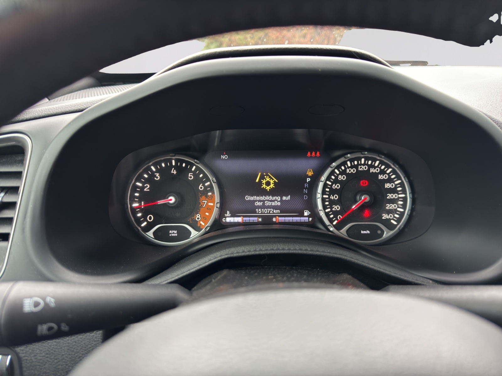 JEEP Renegade 1.4 Turbo Freedom AWD-image-15