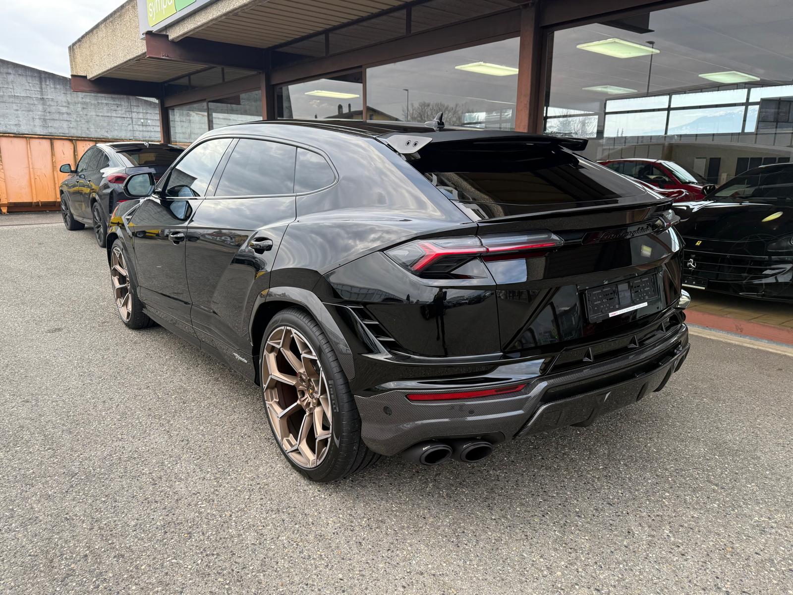 LAMBORGHINI Performante-image-3