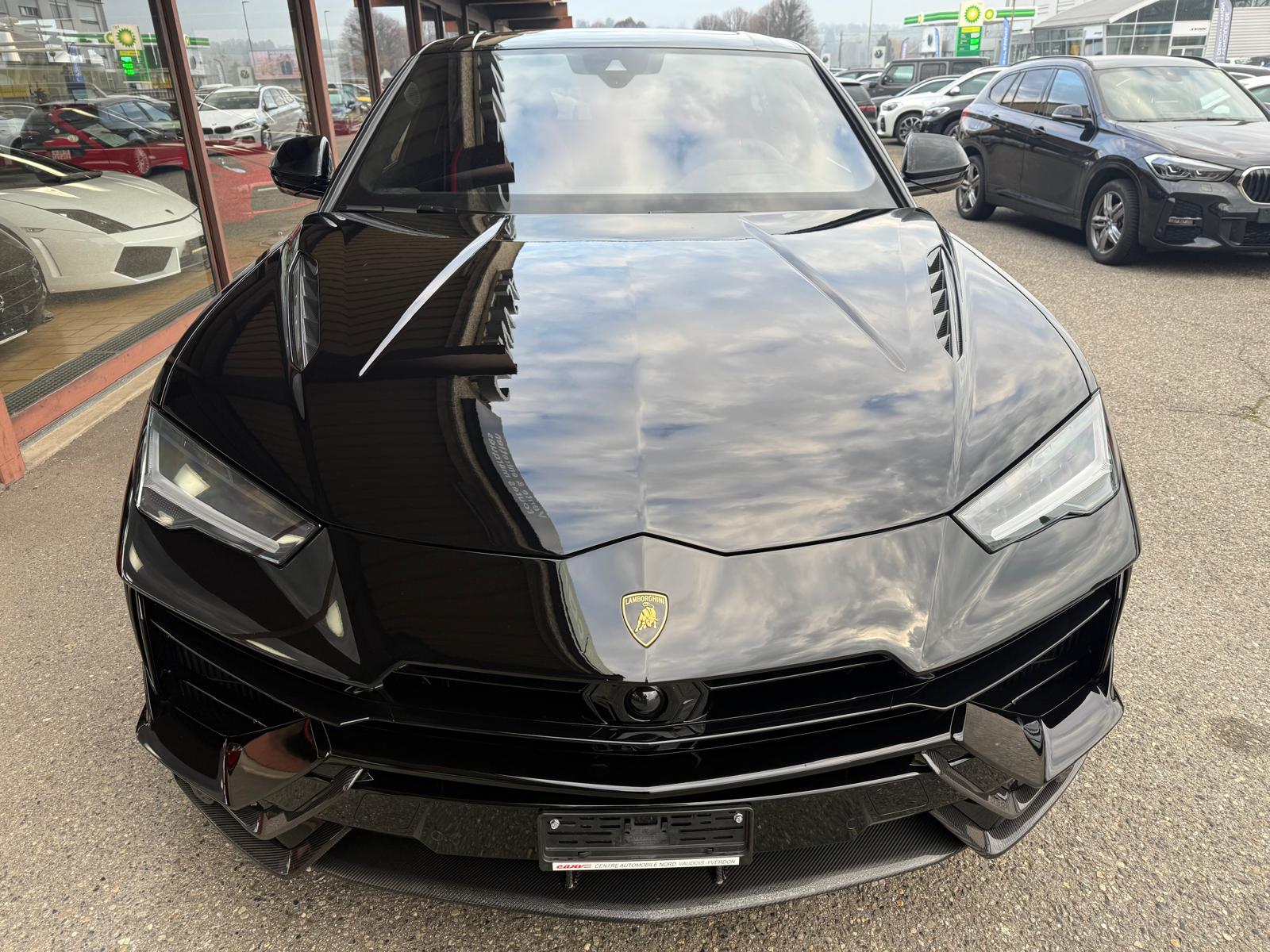 LAMBORGHINI Performante-image-2