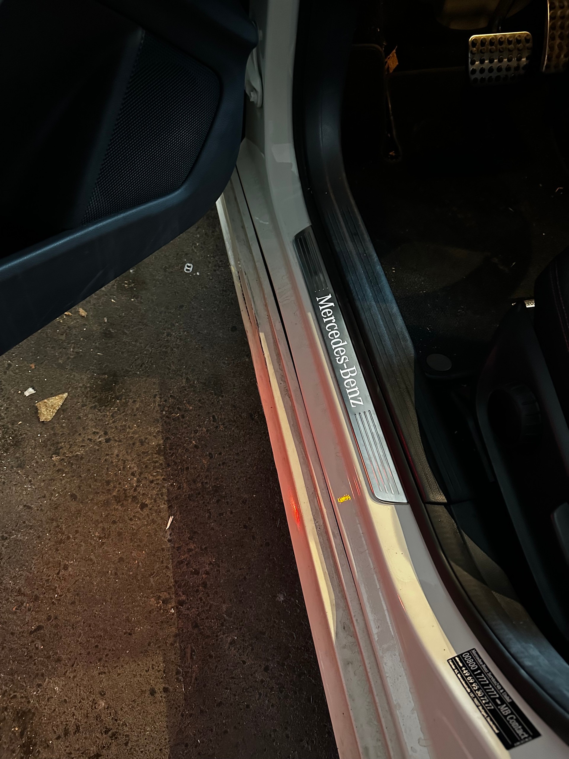MERCEDES-BENZ A 200 AMG Line 7G-DCT-image-13
