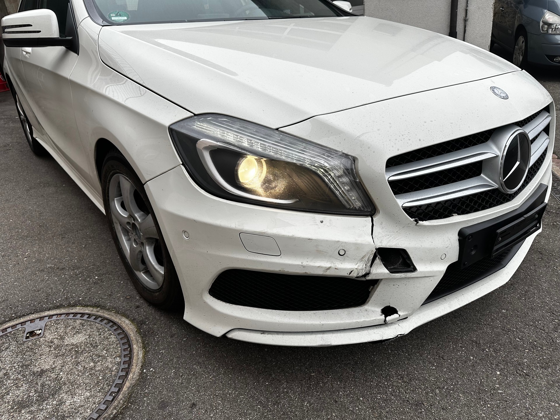 MERCEDES-BENZ A 200 AMG Line 7G-DCT-image-2