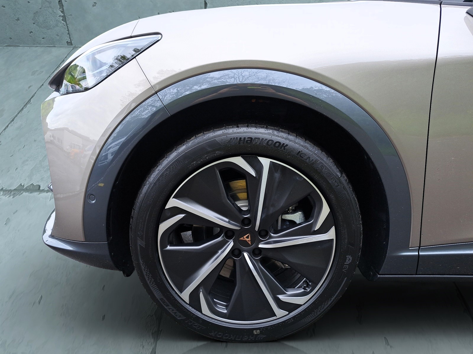 CUPRA Tavascan 77 kWh Edge 4D-image-8