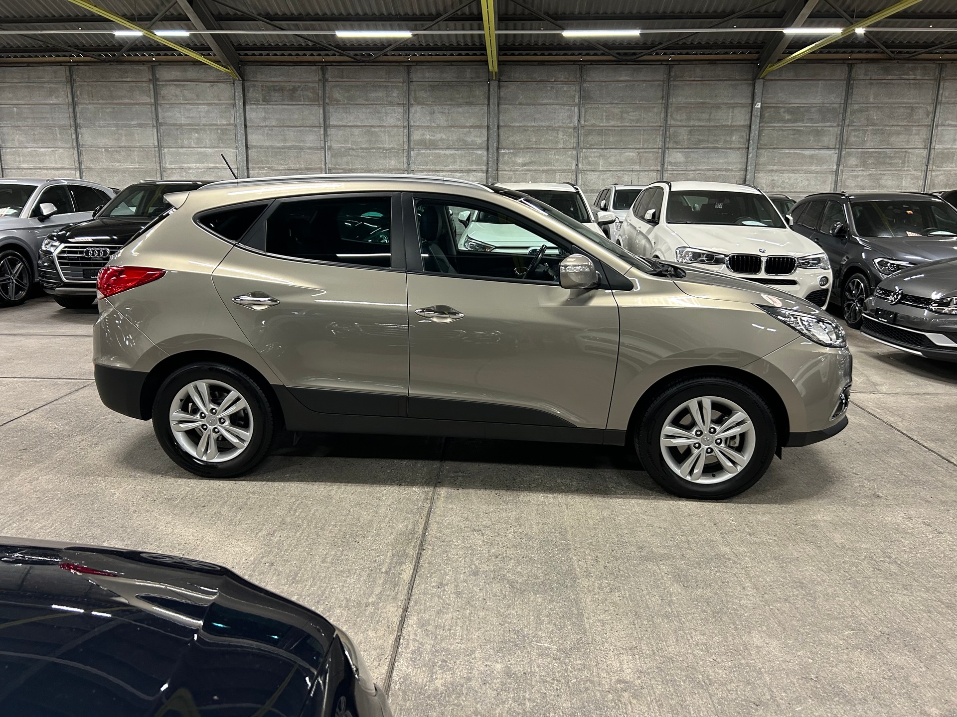 HYUNDAI iX 35 2.0 CRDi Style 4WD Automatic-image-2