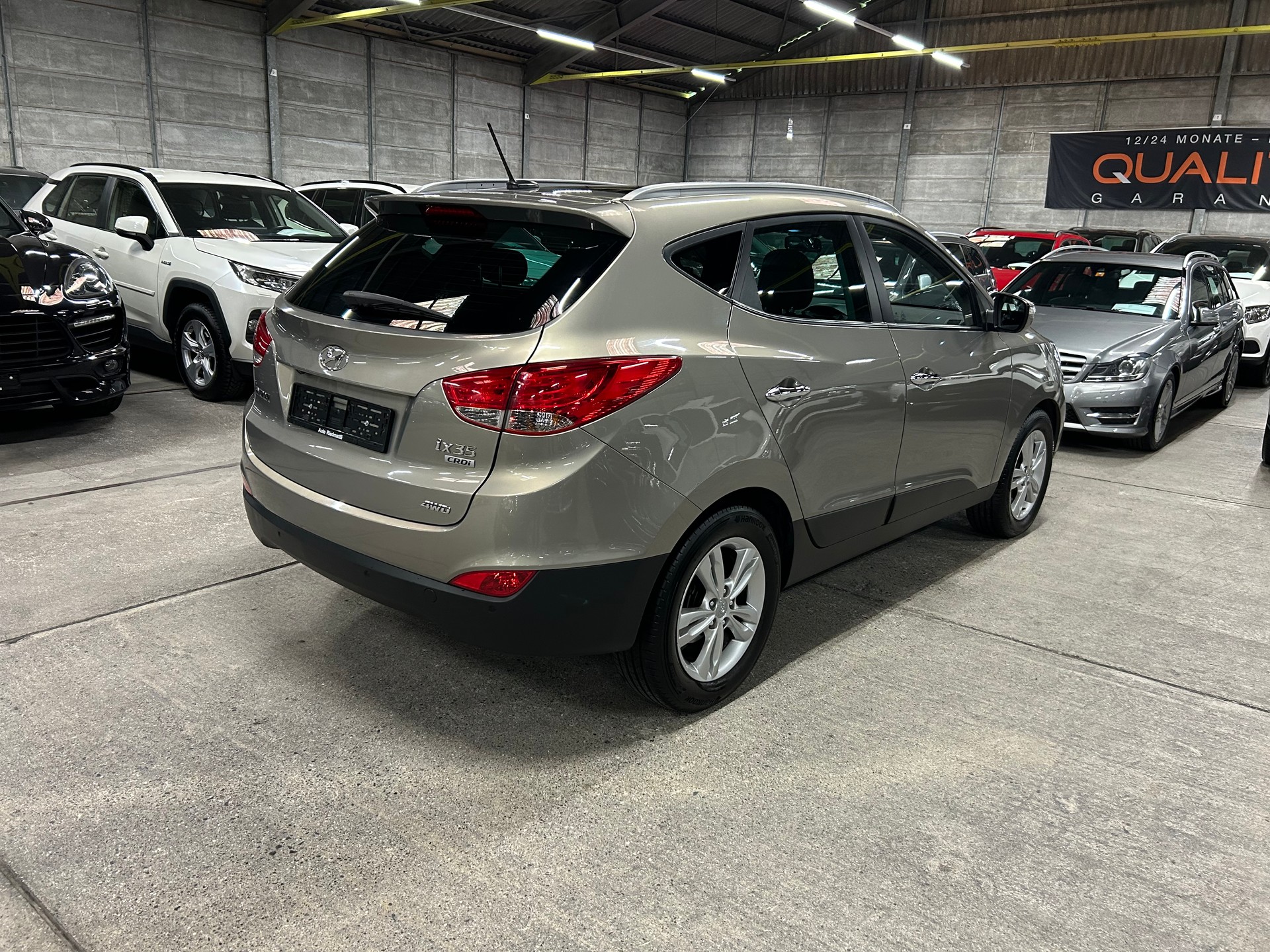 HYUNDAI iX 35 2.0 CRDi Style 4WD Automatic-image-3