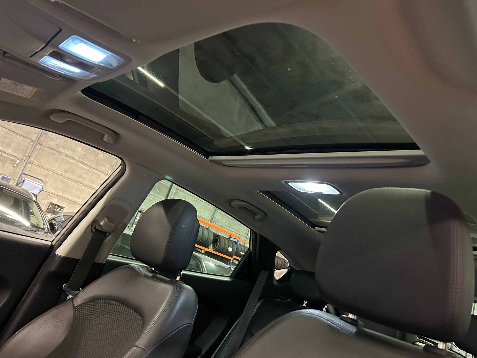 HYUNDAI iX 35 2.0 CRDi Style 4WD Automatic-image-12