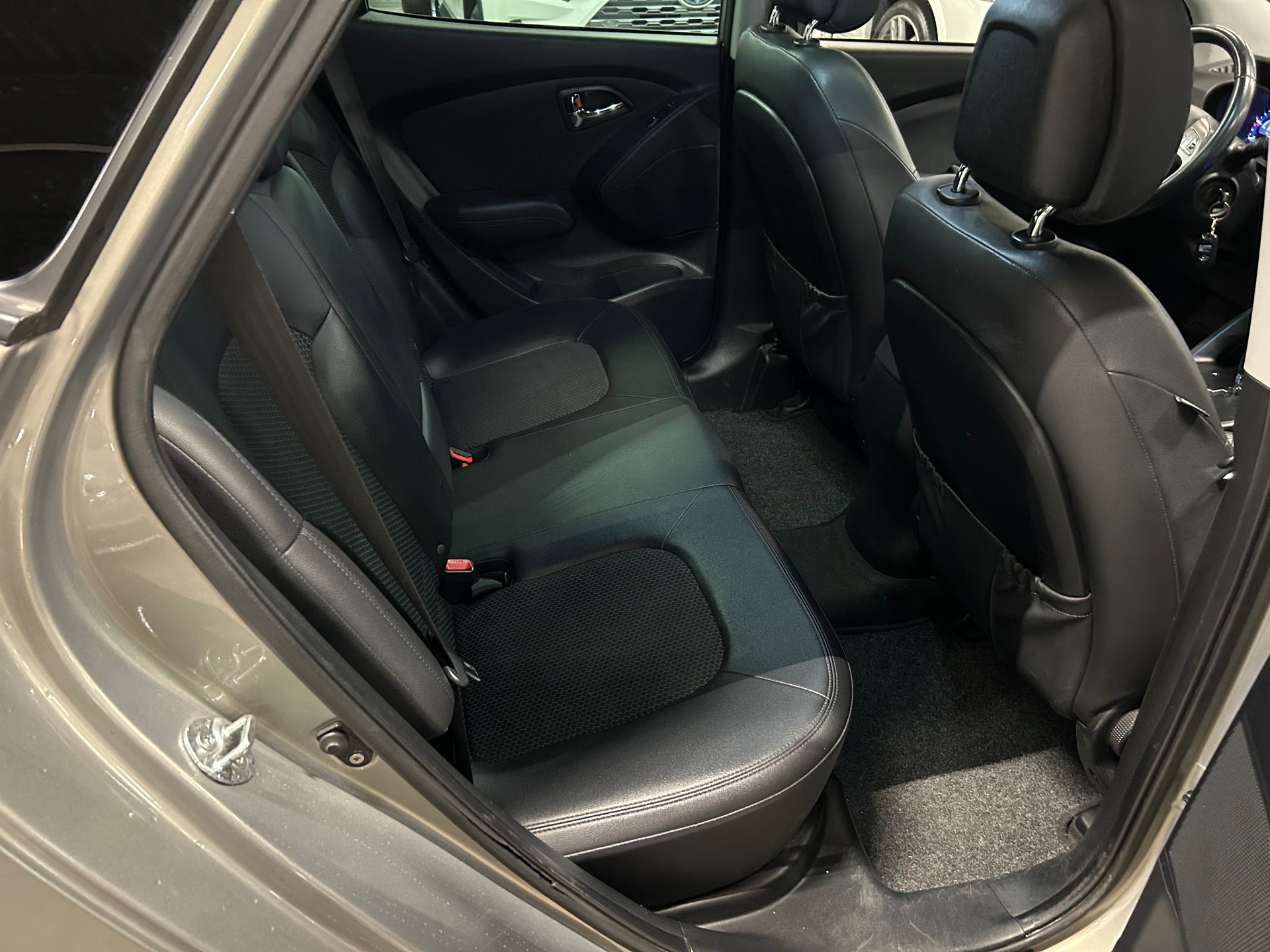 HYUNDAI iX 35 2.0 CRDi Style 4WD Automatic-image-15