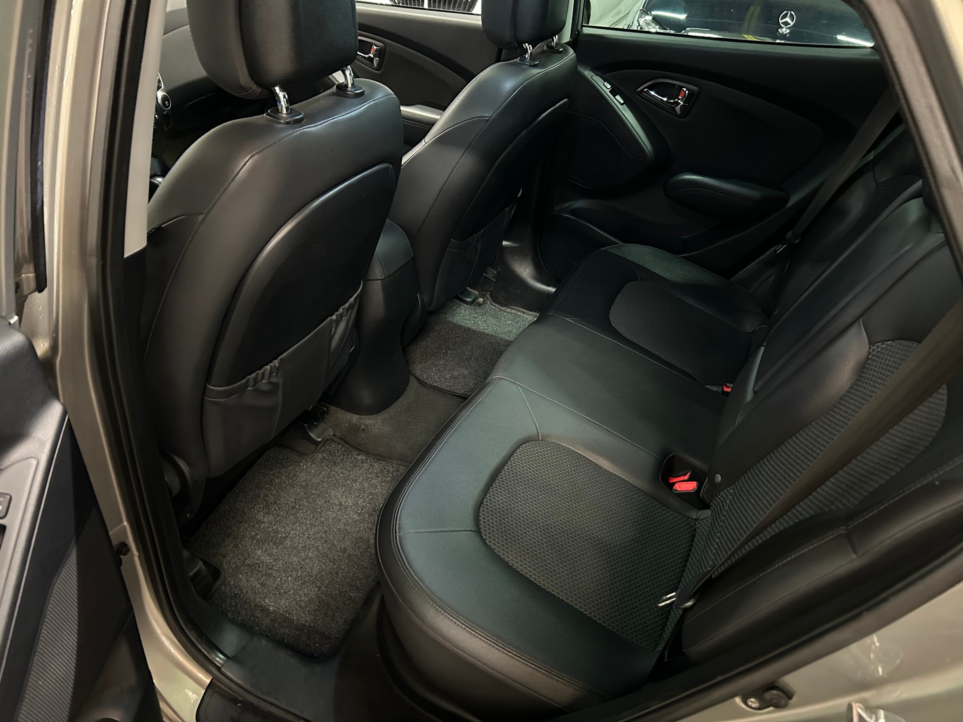 HYUNDAI iX 35 2.0 CRDi Style 4WD Automatic-image-14
