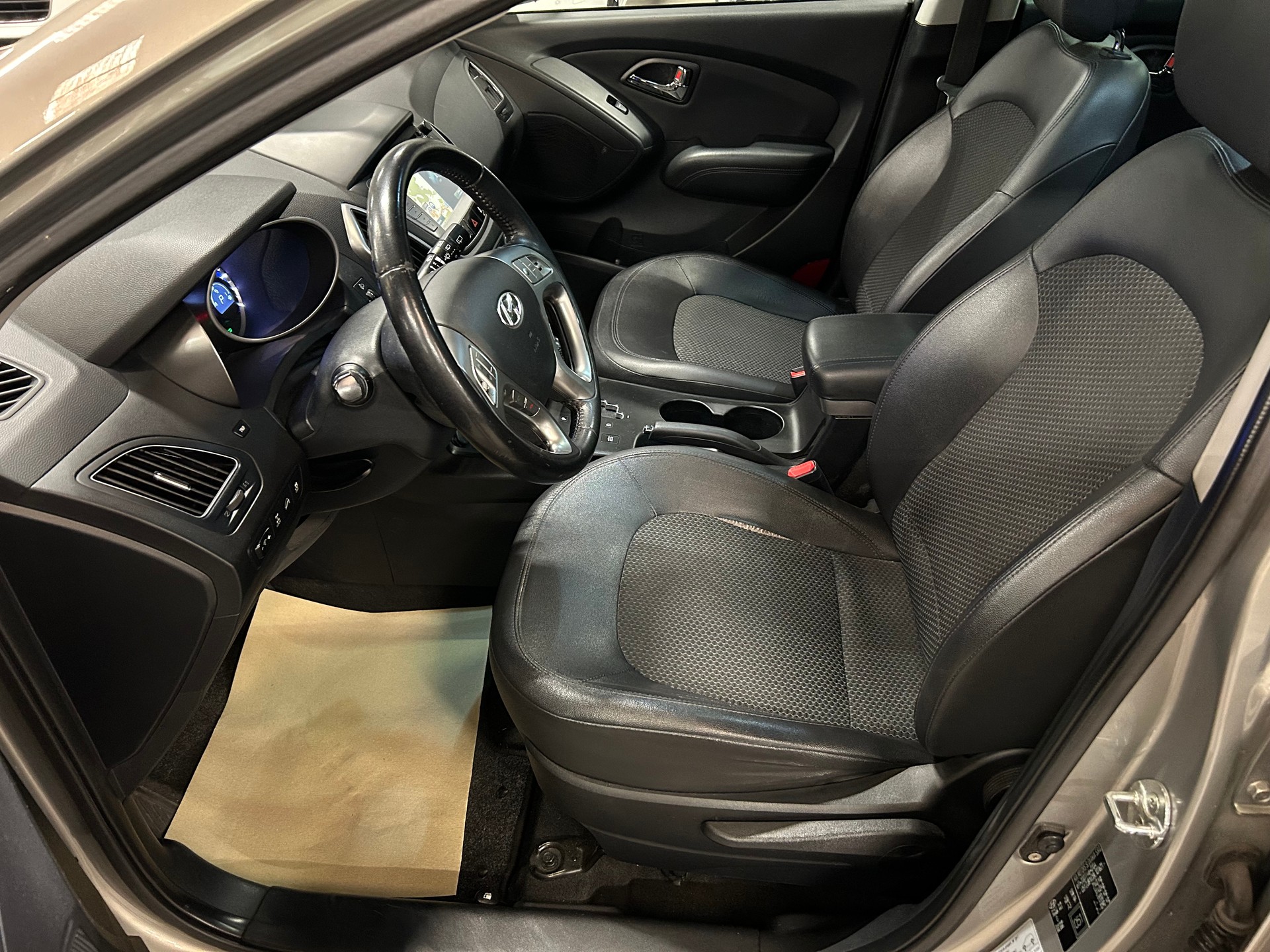 HYUNDAI iX 35 2.0 CRDi Style 4WD Automatic-image-11