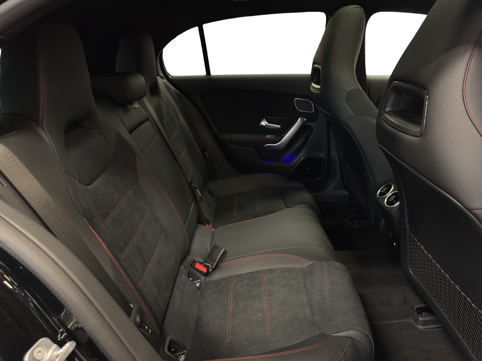 MERCEDES-BENZ A 220 4Matic 8G-DCT-image-18