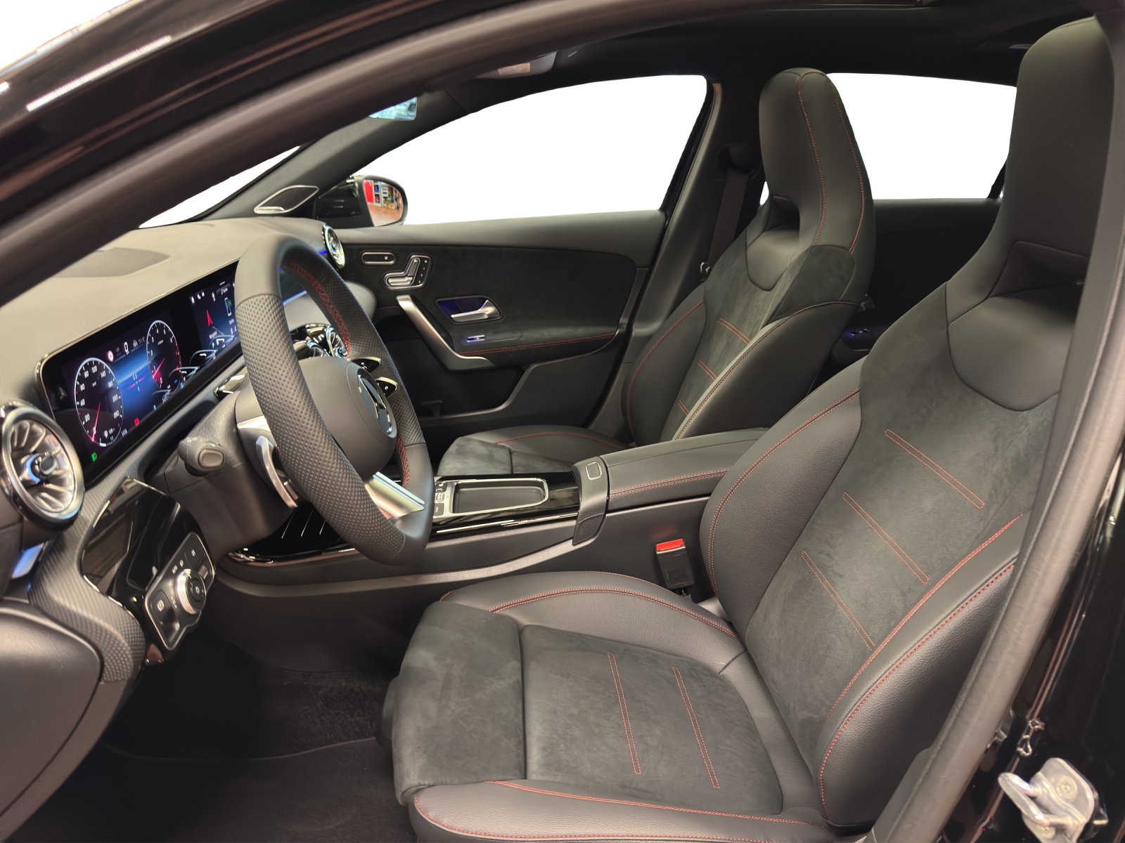 MERCEDES-BENZ A 220 4Matic 8G-DCT-image-8