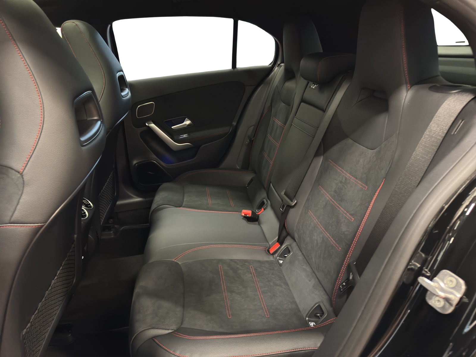 MERCEDES-BENZ A 220 4Matic 8G-DCT-image-17