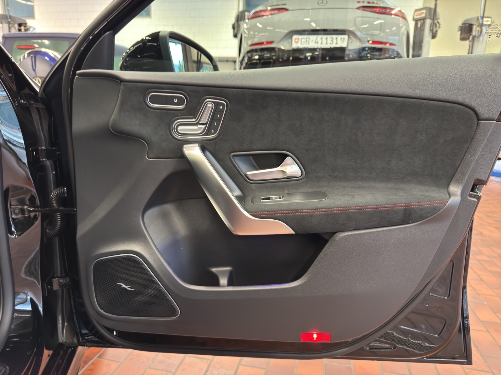 MERCEDES-BENZ A 220 4Matic 8G-DCT-image-15