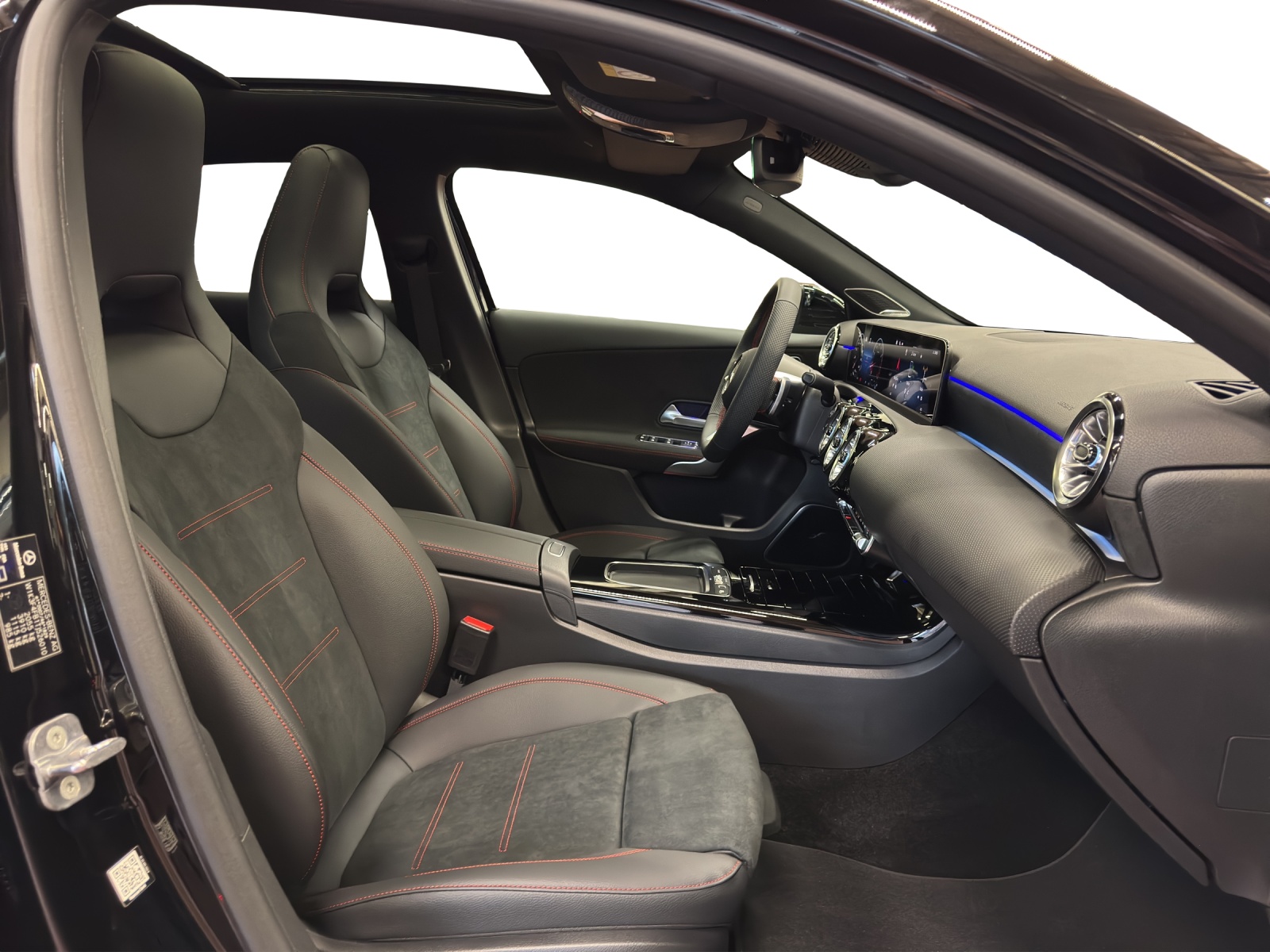 MERCEDES-BENZ A 220 4Matic 8G-DCT-image-16