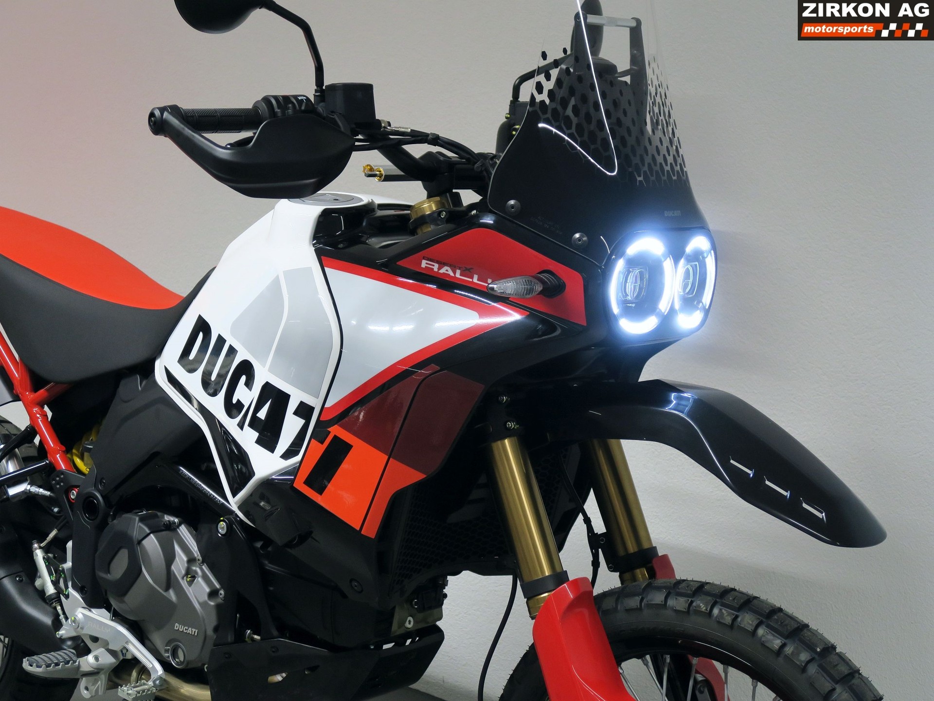 DUCATI Desert X Rally-showroom-element-3