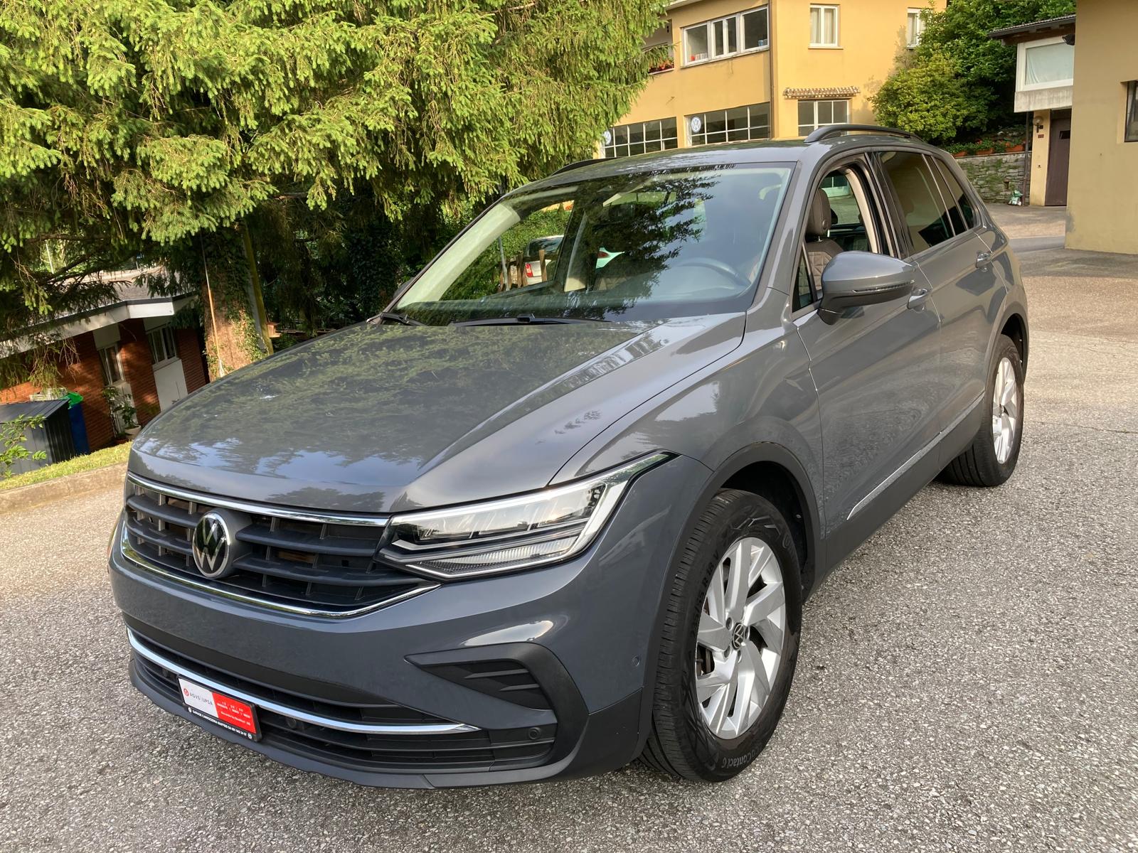 VW Tiguan 2.0TSI Life 4Motion DSG-image-2