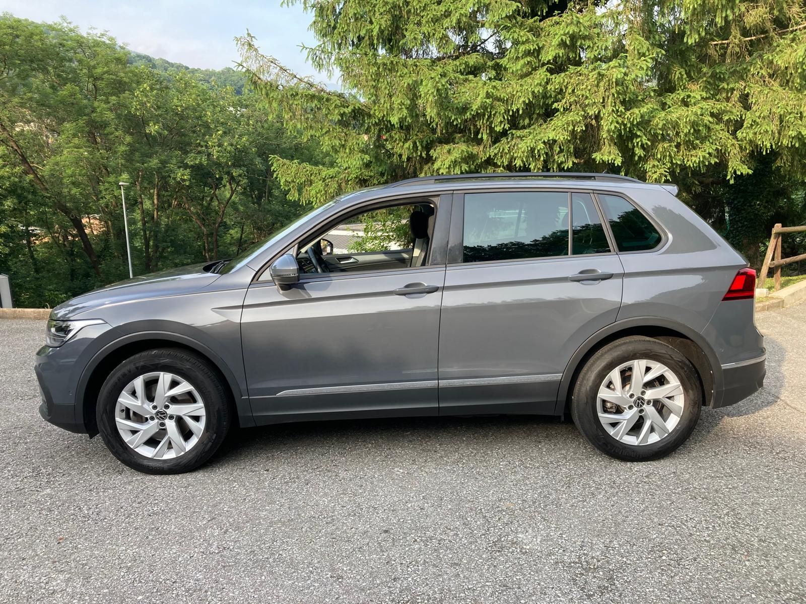 VW Tiguan 2.0TSI Life 4Motion DSG-image-3