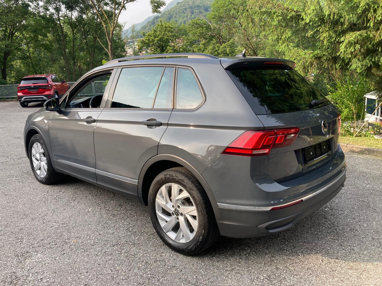 VW Tiguan 2.0TSI Life 4Motion DSG-image-4
