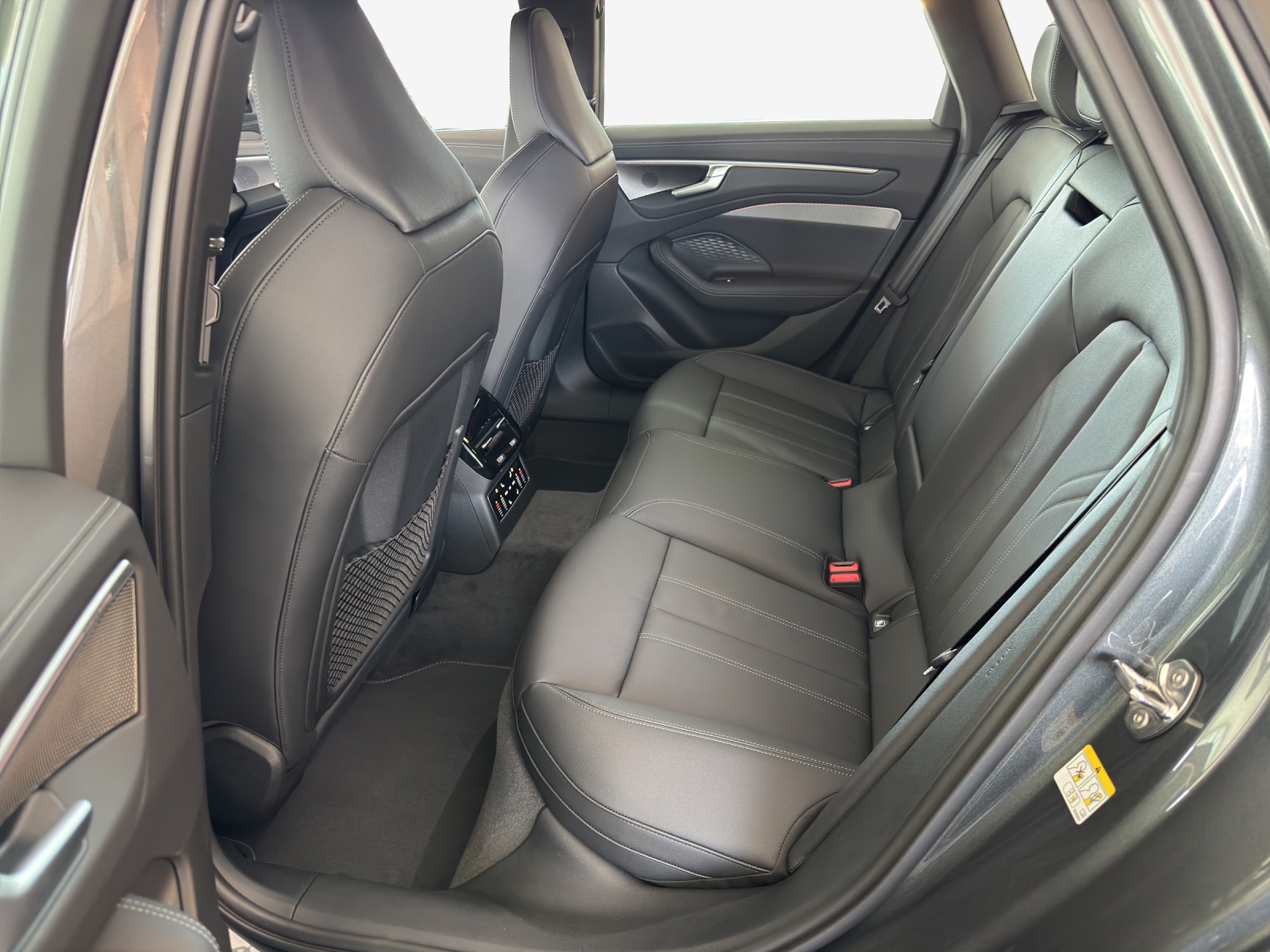 AUDI A6 Avant TDI quattro 150 kW S tronic-image-9