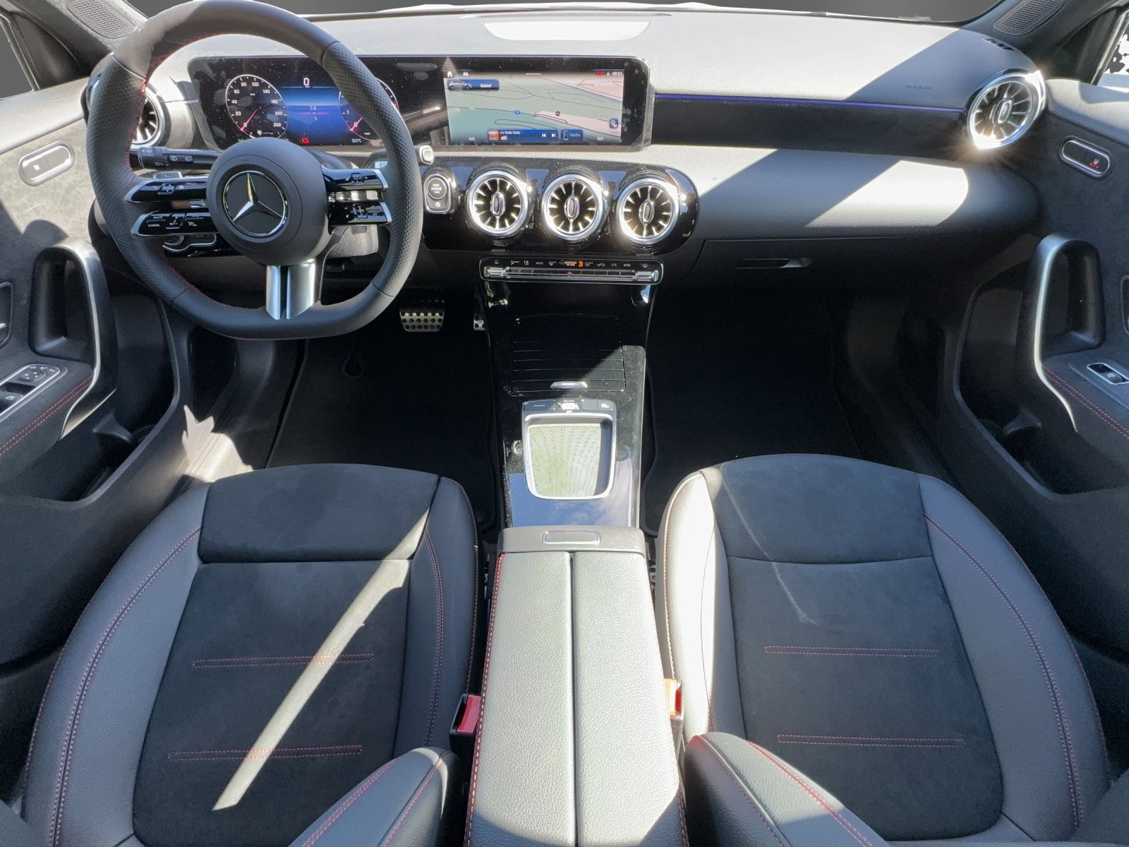 MERCEDES-BENZ A 250 4Matic 8G-DCT-image-11