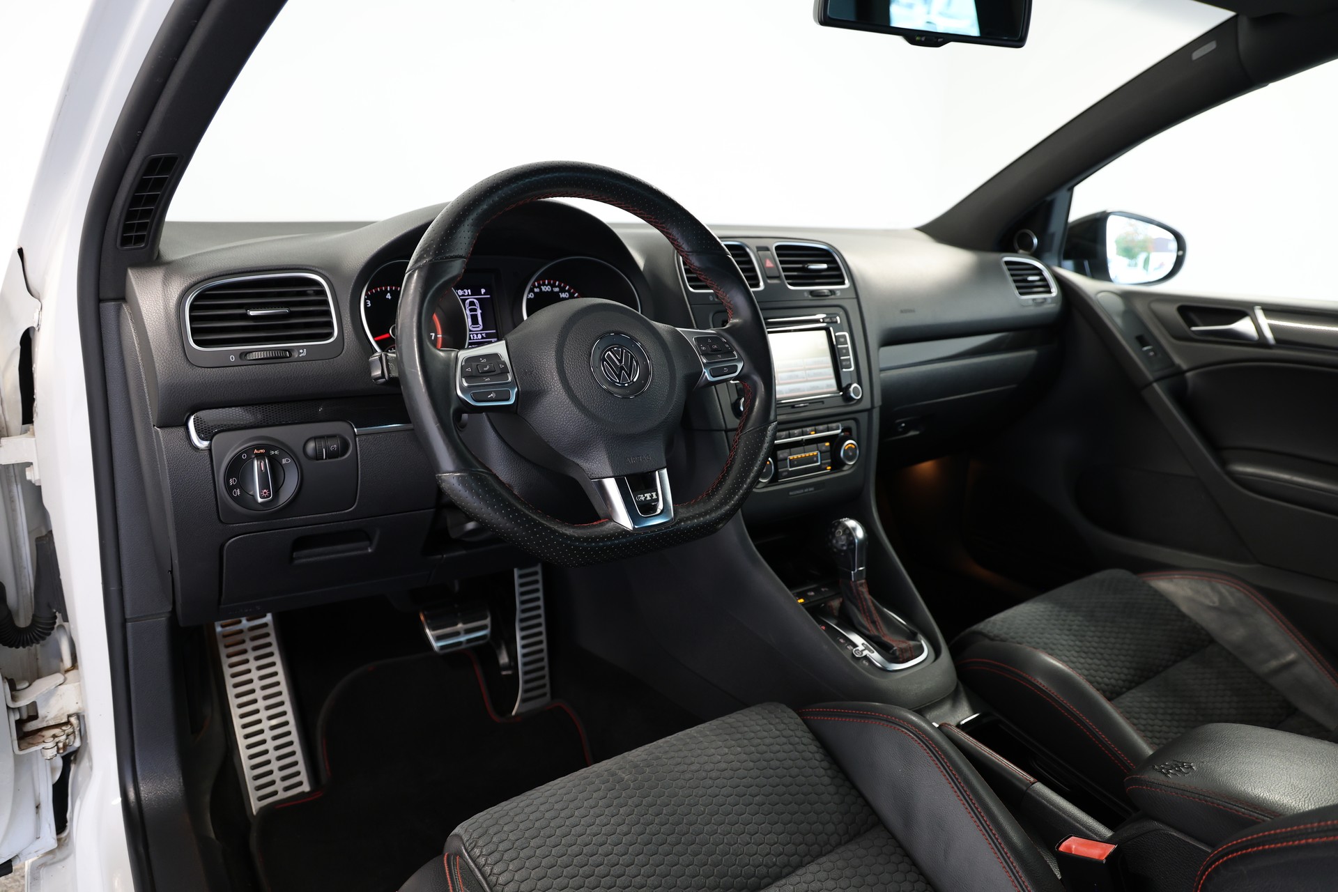 VW Golf 2.0 TSI GTI Edition 35 DSG-image-6