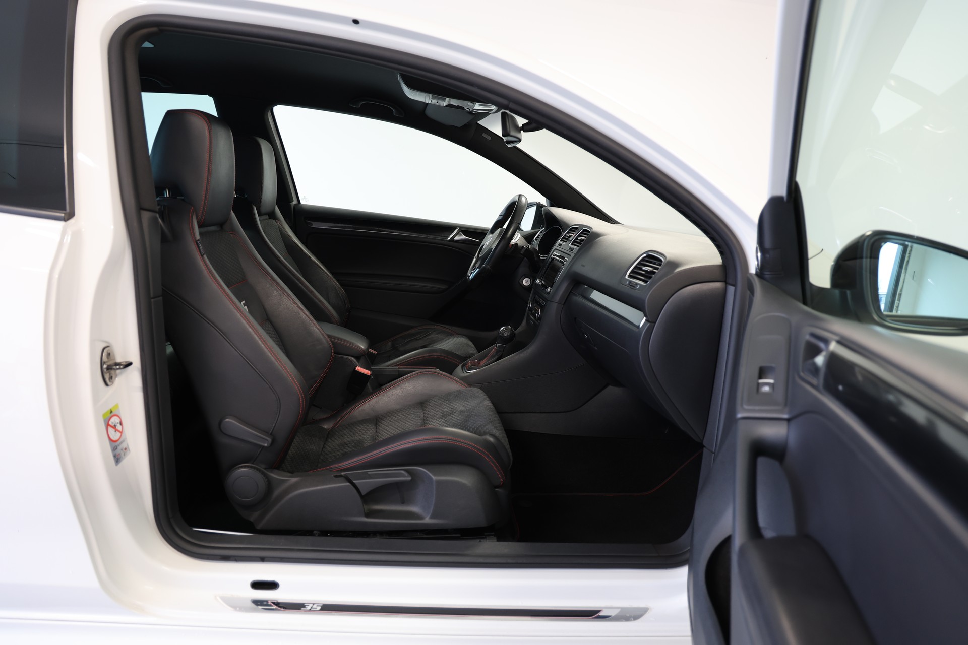 VW Golf 2.0 TSI GTI Edition 35 DSG-image-11