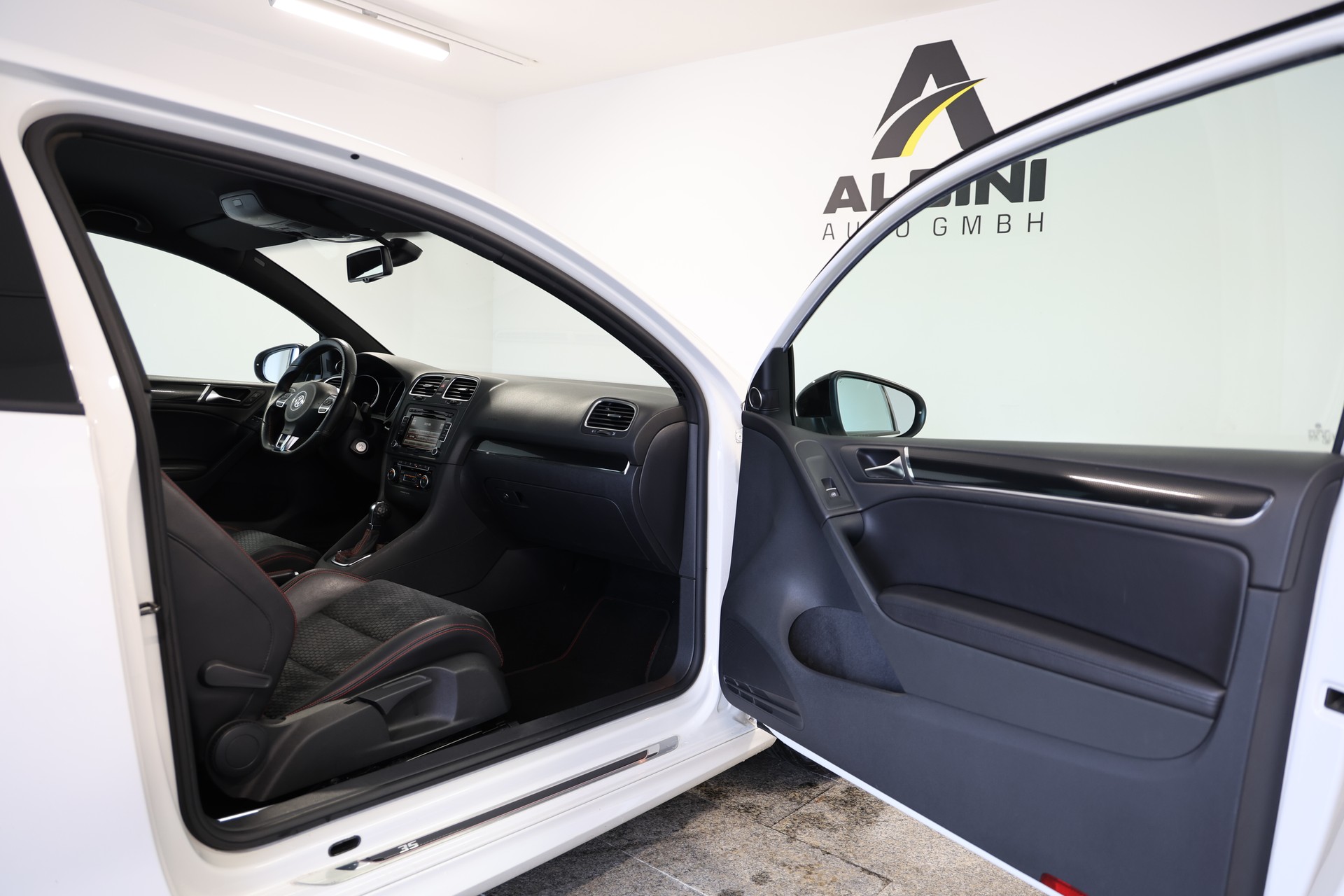 VW Golf 2.0 TSI GTI Edition 35 DSG-image-10