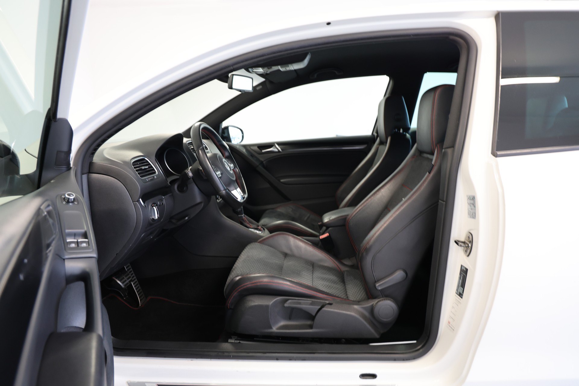 VW Golf 2.0 TSI GTI Edition 35 DSG-image-5