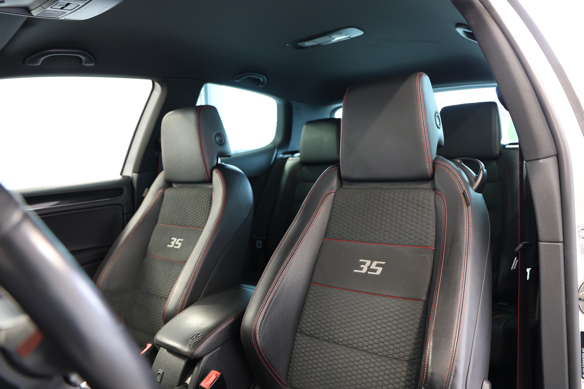 VW Golf 2.0 TSI GTI Edition 35 DSG-image-9