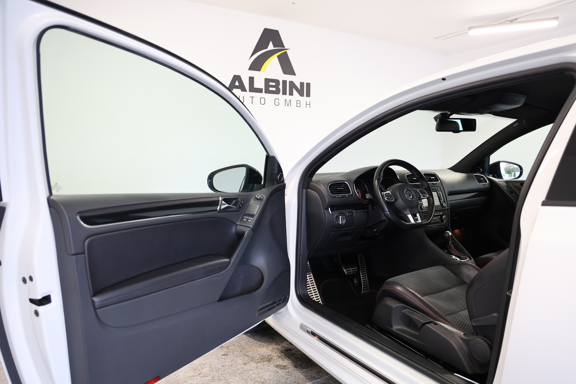 VW Golf 2.0 TSI GTI Edition 35 DSG-image-4