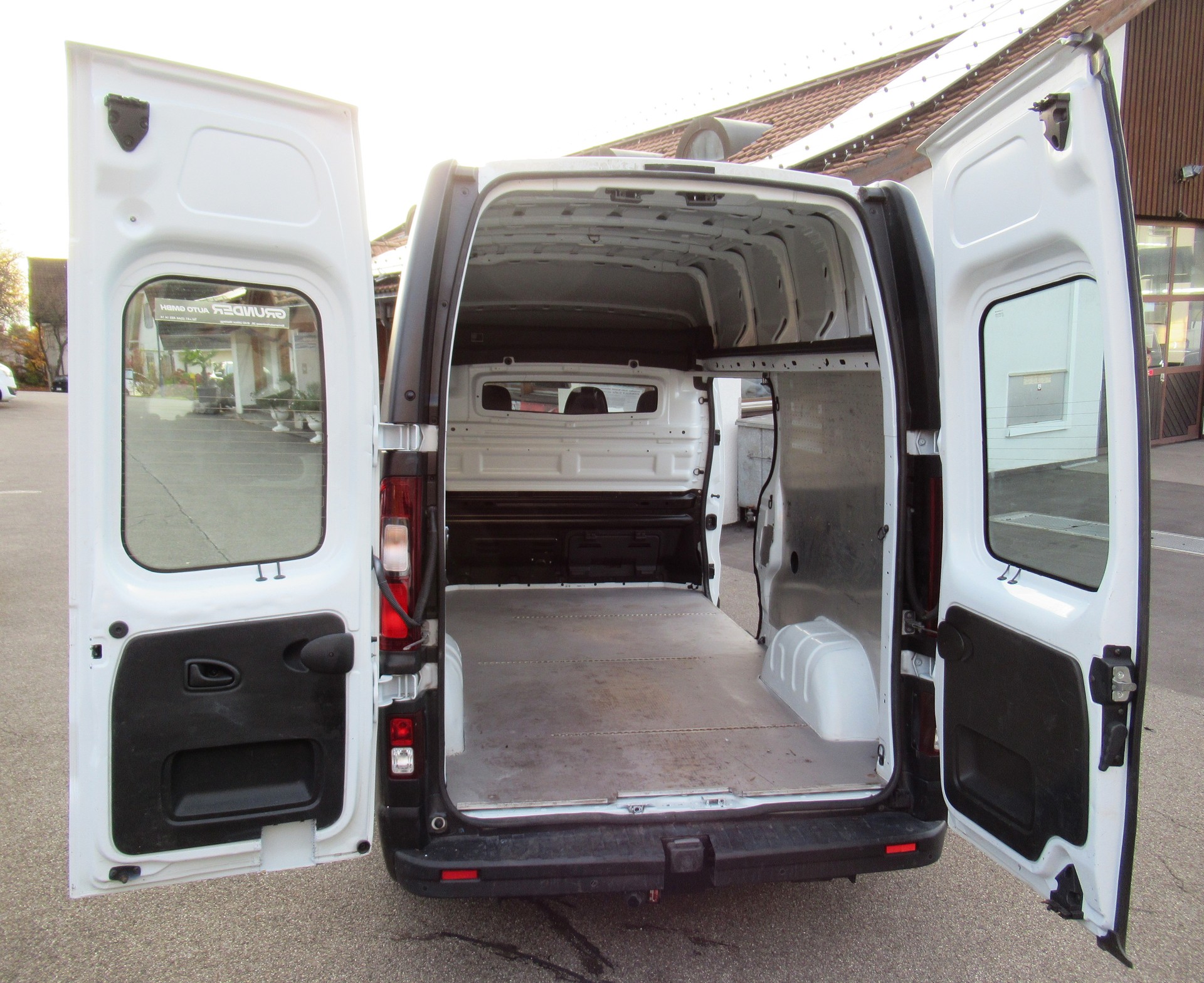 RENAULT Trafic 2.0 ENERGY dCi145 3.0t Business L2H2-showroom-element-3