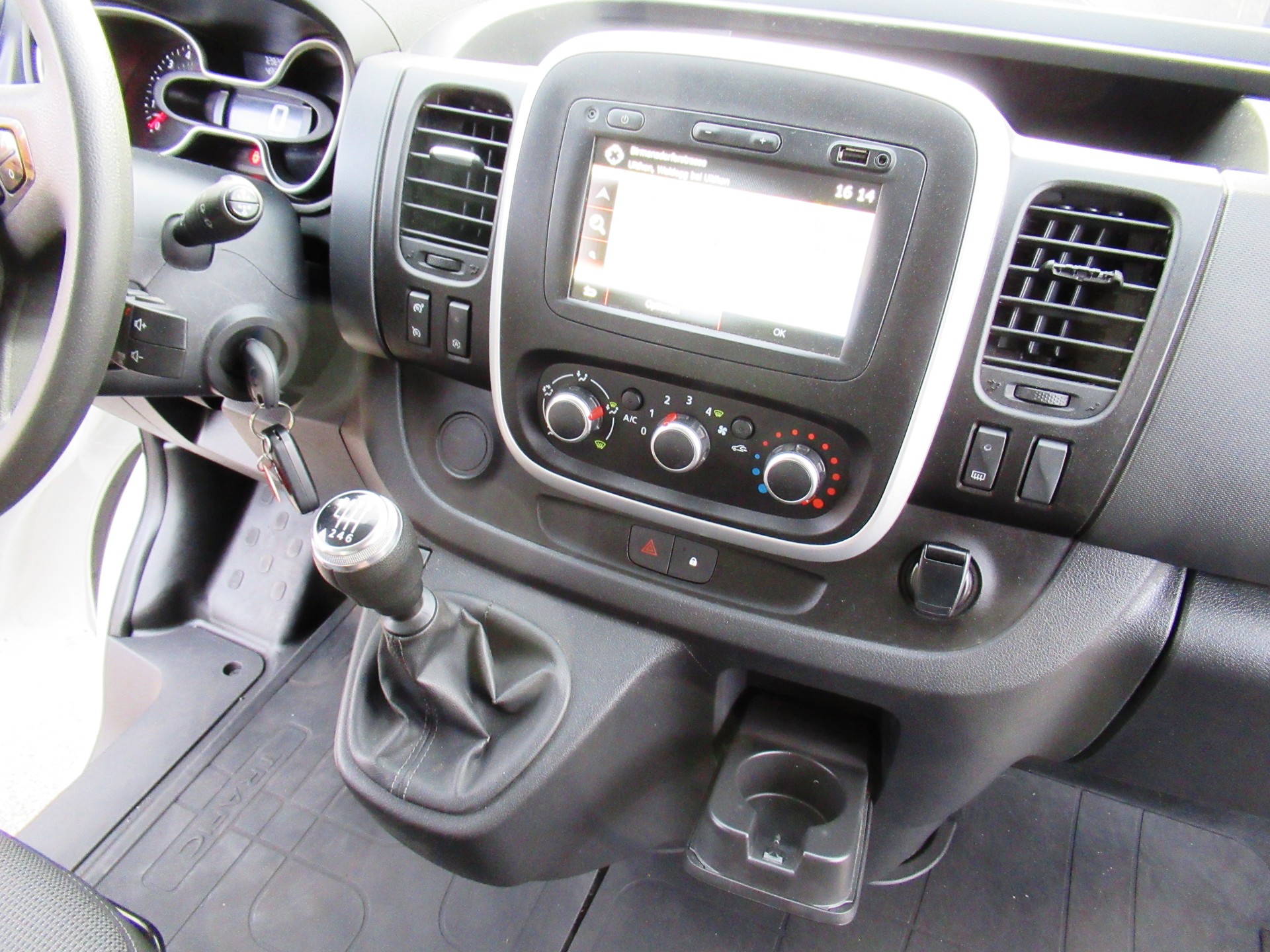 RENAULT Trafic 2.0 ENERGY dCi145 3.0t Business L2H2-image-9