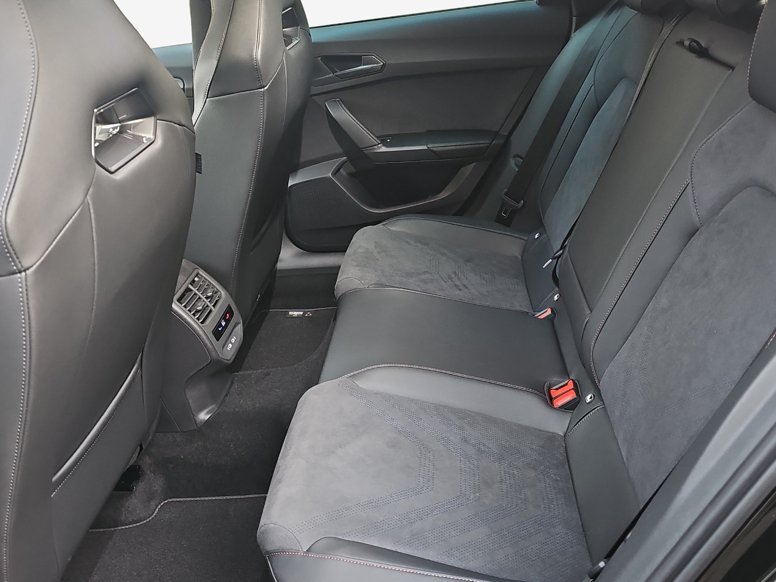 CUPRA LEON ST 1.5 e-HYBRID pHEV VZ DSG-image-11