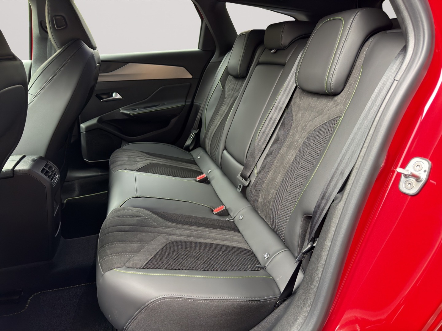 PEUGEOT 308 NEW SW 1.6 PHEV 195 GT-image-7
