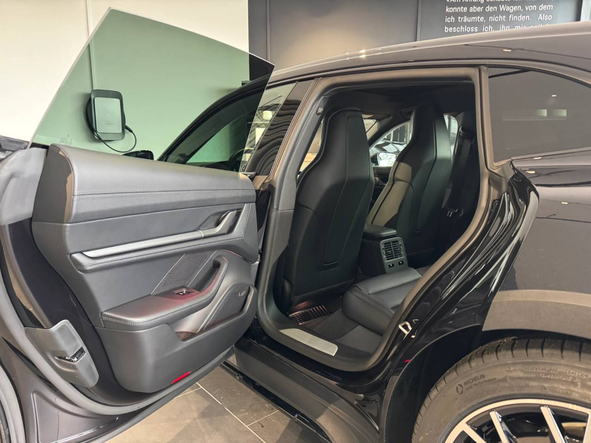 PORSCHE Taycan 4 Cross Turismo-image-28